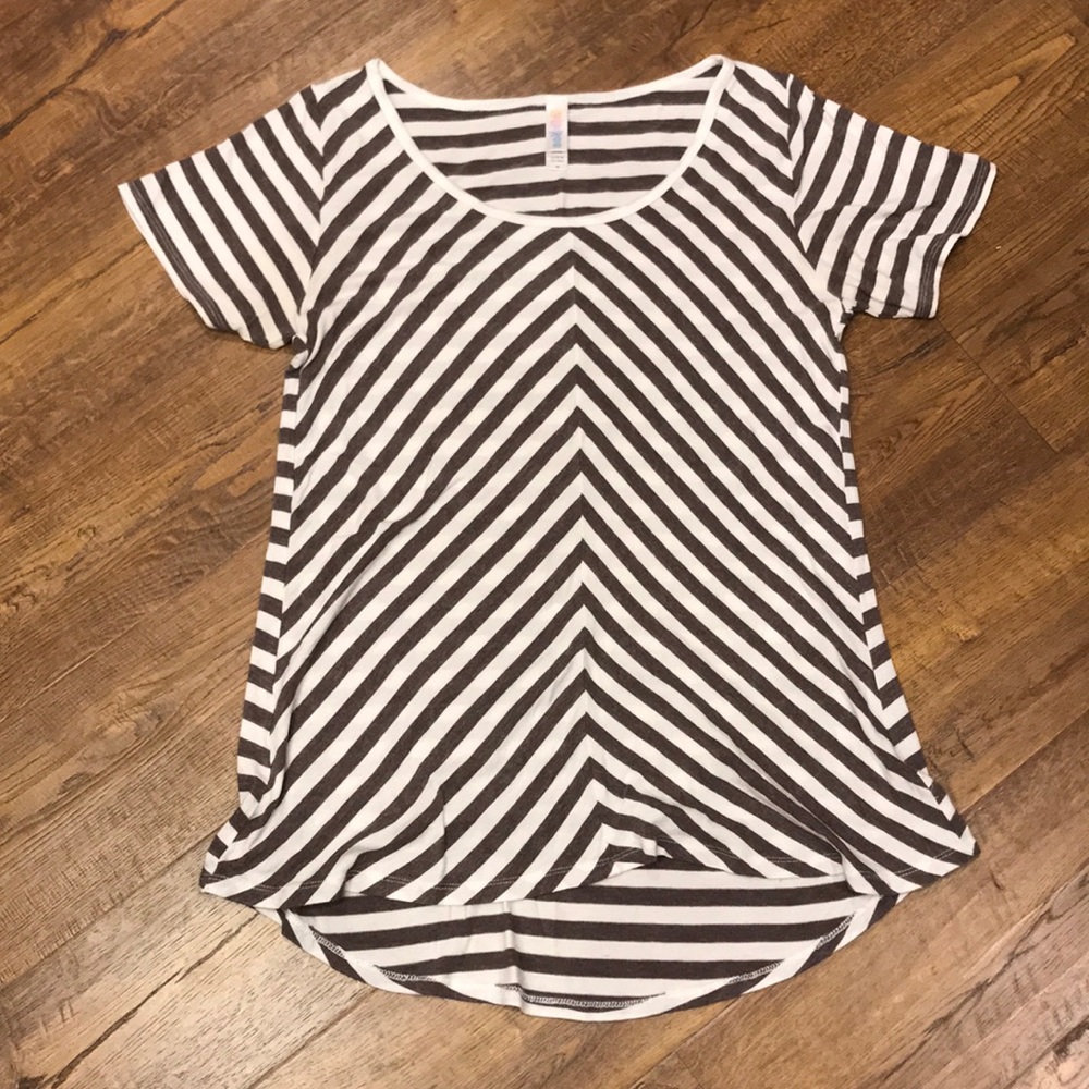 LuLaRoe Classic Tee - Medium